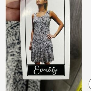 Everlily Sz M Navy & Cream Dress NWT